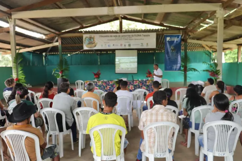 Mais de 50 coletores unem forças para criar a primeira rede de sementes da Floresta Nacional do Tapajós