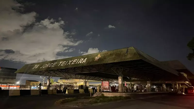 Manaus em alerta: moradores do T4 enfrentam escuridão após furto de fiação elétrica