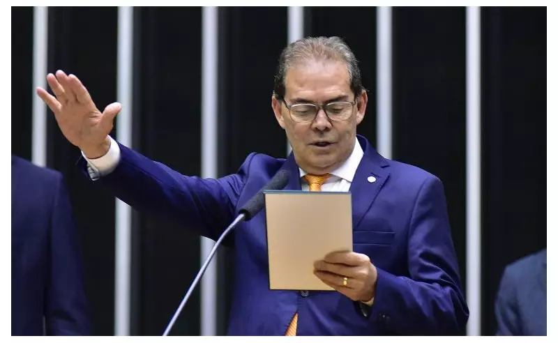 Manifesto contra polarização marca união de PRD e SD em evento histórico