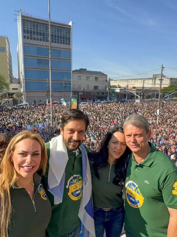 Marcha para Jesus em SP: Tarcísio canta louvor e posa com bandeira de Israel