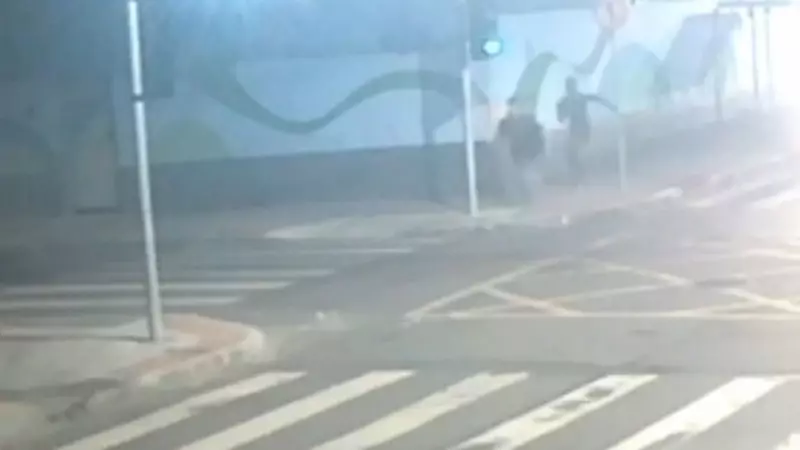 Mecânico é perseguido e esfaqueado após assalto a ônibus na Serra, ES: veja o vídeo