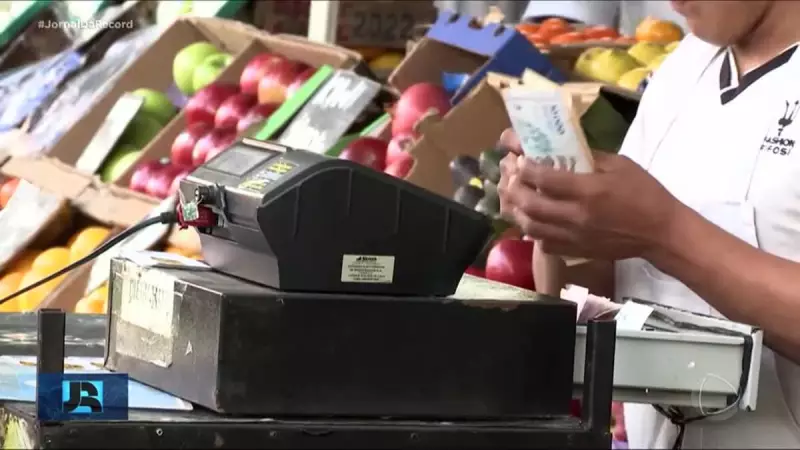 Medidas econômicas de Javier Milei transformam hábitos de consumo na Argentina