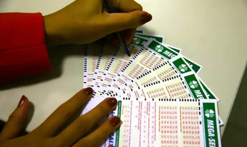 Mega-Sena acumula e prêmio de R$ 110 milhões será sorteado nesta terça-feira (18)