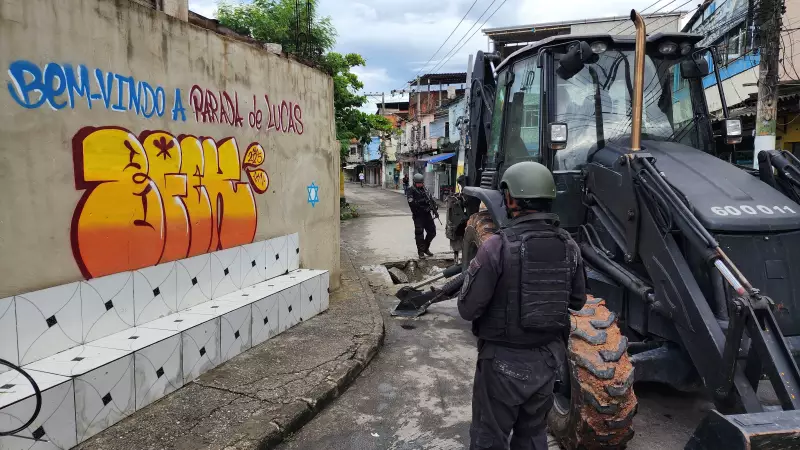 Megaoperação da Polícia Civil no Complexo de Israel: tiroteio, prisões e apreensão de armas no Rio