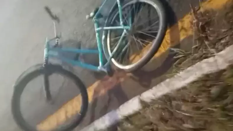 Menino é atropelado ao andar de bicicleta em Araguari; vídeo chocante
