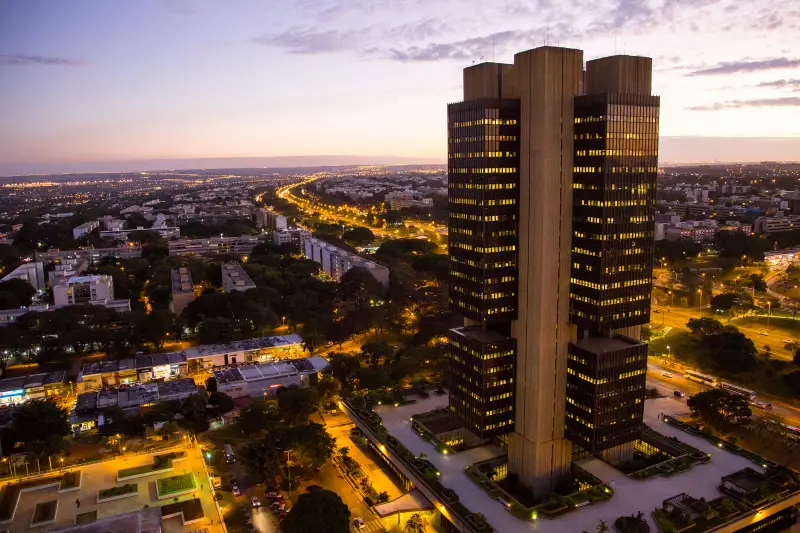 Mercado reduz projeção de inflação antes da reunião do Copom, mas mantém Selic em 14,75%
