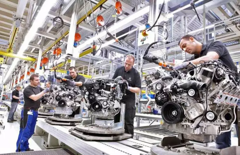 Mercedes-Benz anuncia que manterá motores a combustão por mais tempo: entenda o motivo
