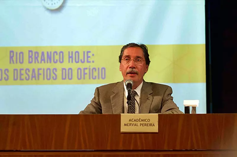 Merval Pereira fala sobre os 100 anos d'O Globo em palestra na Academia Brasileira de Letras