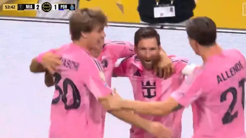 Messi brilha na estreia do Mundial de Clubes e marca gol contra o FC Porto