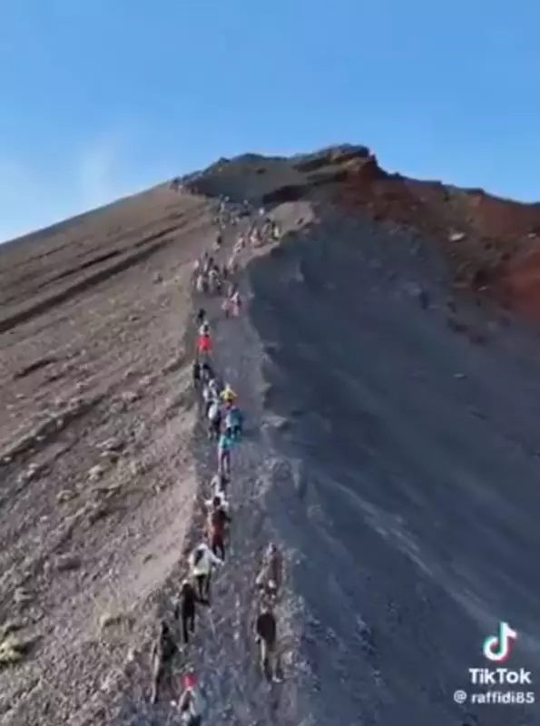 Milagre no Monte Rinjani: Alpinista é resgatado com vida após dias desaparecido na Indonésia