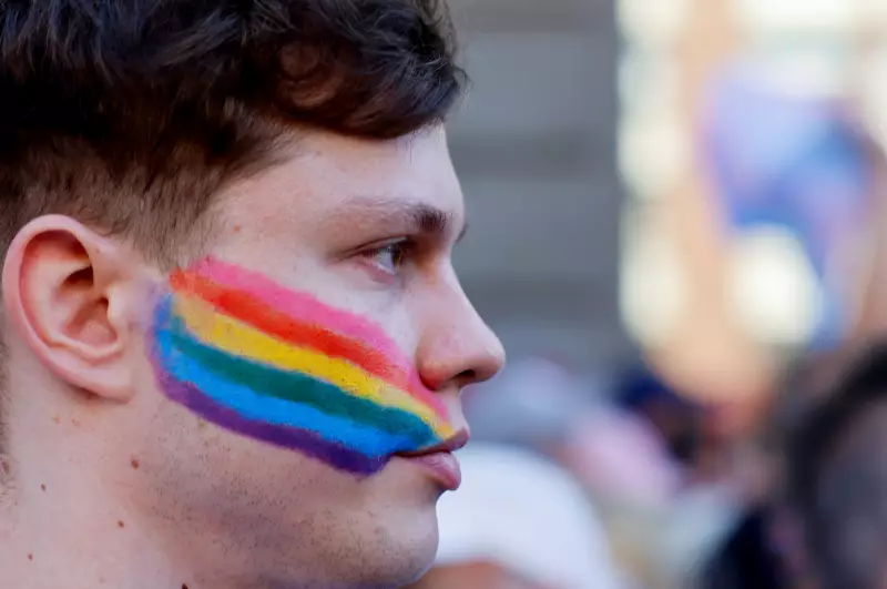 Milhares desafiam proibição e marcham pelos direitos LGBT na Hungria