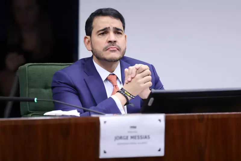 Ministro da AGU pede respeito entre Poderes em audiência sobre emendas parlamentares
