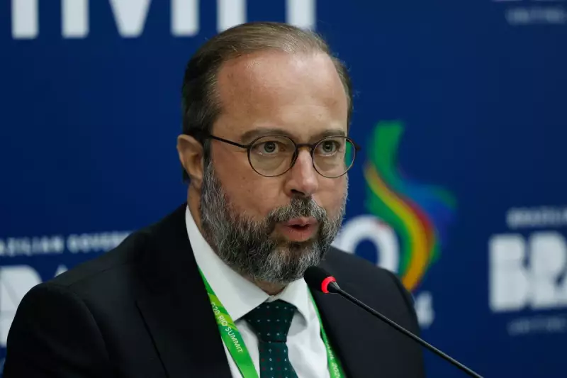 Ministro exige fiscalização para garantir redução no preço da gasolina ao consumidor