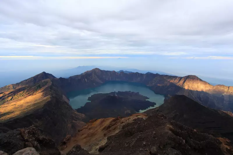 Monte Rinjani: Por que o vulcão onde brasileira morreu é um dos mais perigosos do mundo?