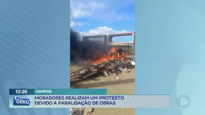 Moradores do bairro Vila Menezes protestam contra paralisação de obras no RJ