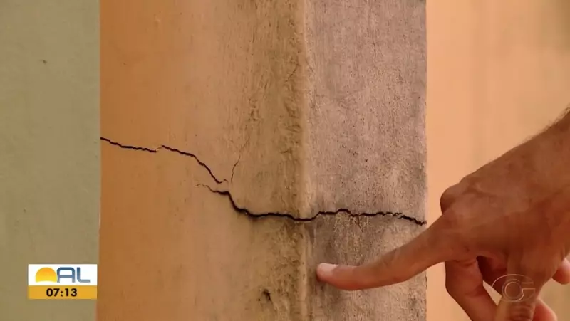 Moradores do Pinheiro e Farol alertam sobre rachaduras em imóveis: risco à segurança?