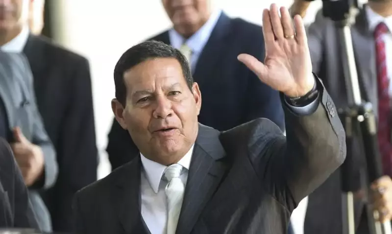 Moraes determina que PF ouça Mourão sobre ligação de Bolsonaro antes de depoimento sobre suposto golpe