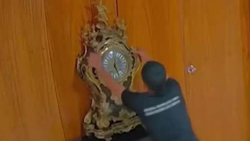 Moraes ordena prisão de homem que destruiu relógio no 8 de Janeiro e investiga juiz que o soltou
