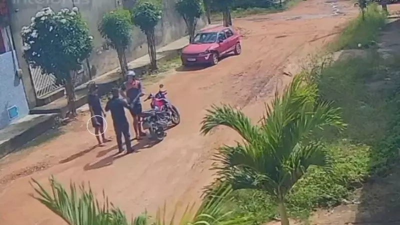Motociclista de app tem moto roubada por dupla em Fortaleza; assista ao vídeo