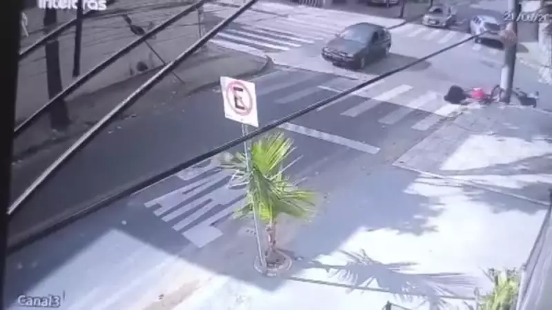 Motociclista é atropelado por homem inabilitado em BH; câmeras flagram acidente chocante