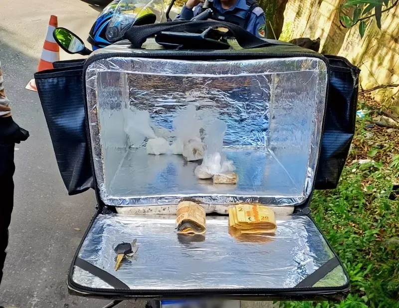 Motociclista é preso com drogas e dinheiro em bolsa de delivery durante fiscalização em Manaus