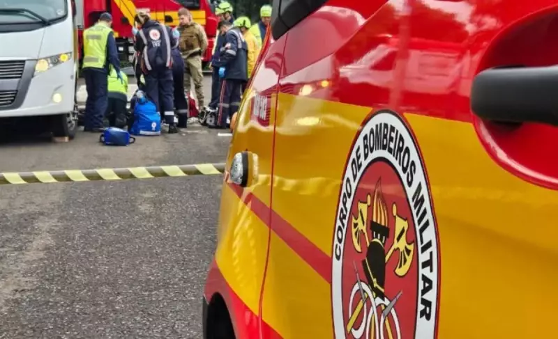 Motociclista morre após acidente trágico embaixo de micro-ônibus em Chapecó