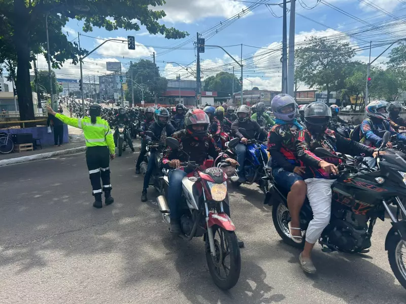 Motociclistas de aplicativo protestam em Manaus contra projeto de regulamentação da profissão
