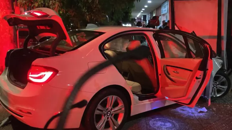 Motorista de carro de luxo com CNH vencida causa caos no trânsito e atinge banca de revistas no ES