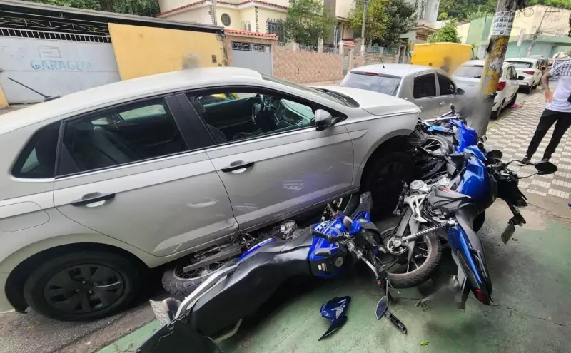 Motorista dorme ao volante e causa acidente com motos em Volta Redonda