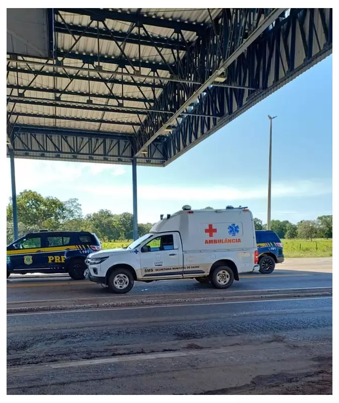 Motorista em surto rouba ambulância e causa caos em MT: veja o que aconteceu