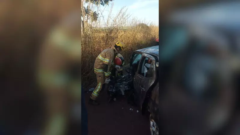 Motorista fica gravemente ferido em colisão traseira com caminhão na MG-154 em Ituiutaba