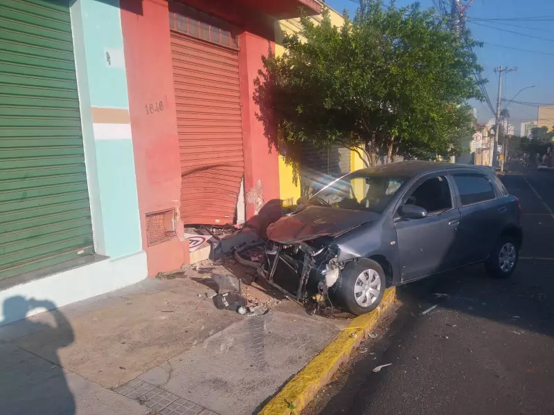 Motorista foge após colisão violenta em Piracicaba: veja o vídeo