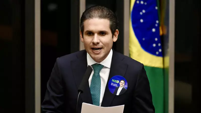 Motta bebe uísque em festa patrocinada pelo governo federal: polêmica nas redes