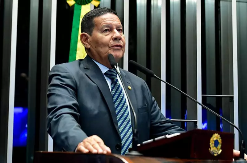 Mourão defende contato com Bolsonaro antes de depoimento: 'Não houve ilegalidade'