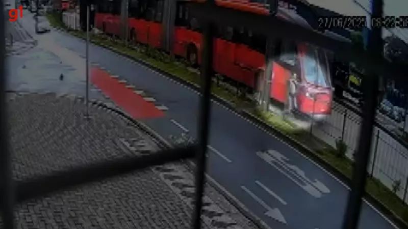 Mulher é atropelada por ônibus biarticulado no centro de Curitiba: veja detalhes