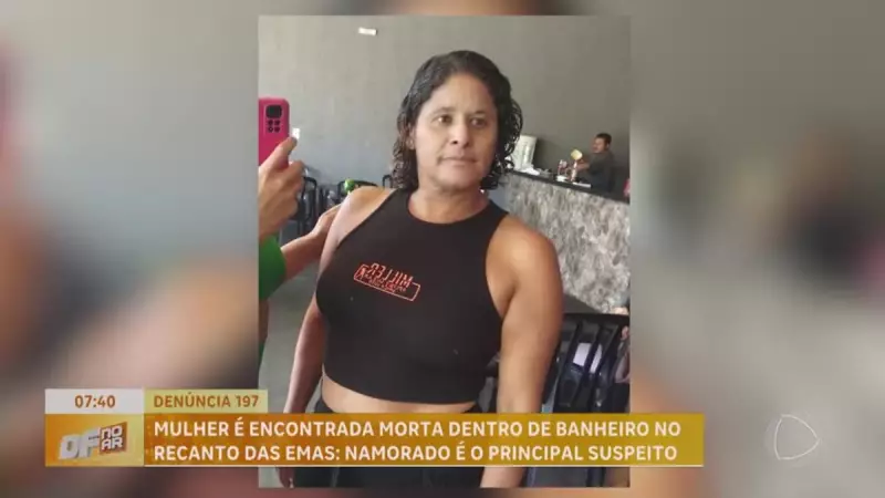 Mulher é encontrada vivendo em banheiro no Recanto das Emas: caso choca moradores