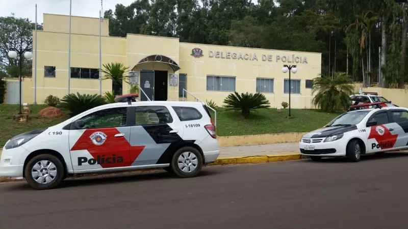 Mulher e filho têm carro apreendido por adulteração de placas e chassi em Indiana (SP)