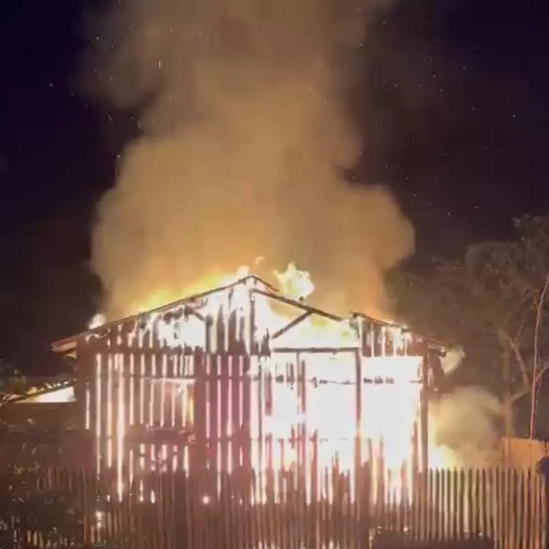 Mulher é suspeita de incendiar própria casa por ciúmes no interior do Acre