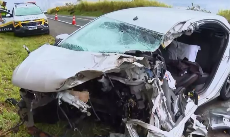 Mulher se fere em grave acidente entre carro e caminhão na SP-255, em Analândia; veja o vídeo