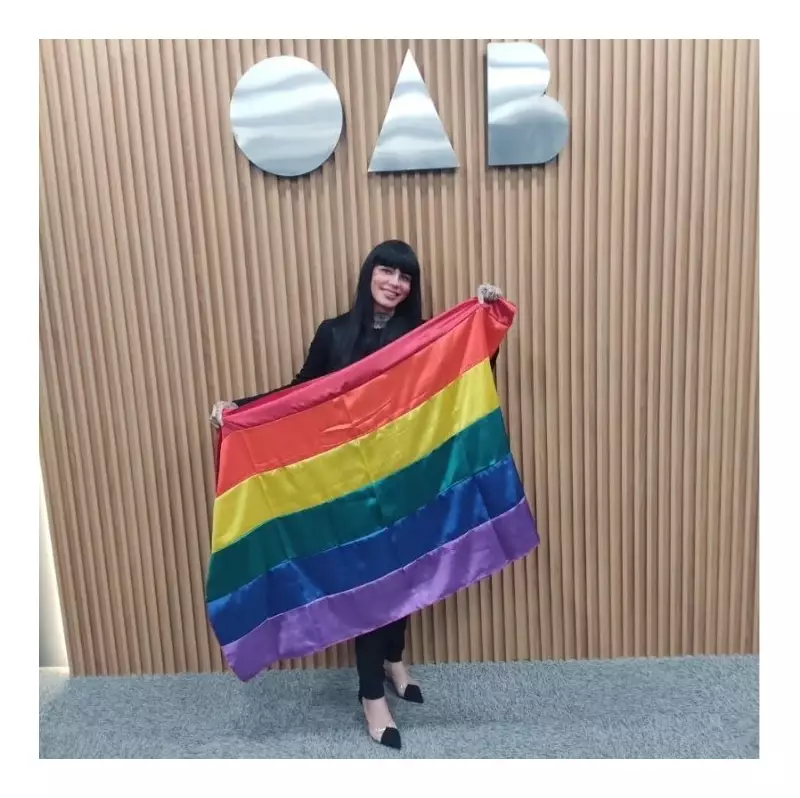Mulher transgênero ingressa em Direito para combater preconceito contra LGBTQIAPN+