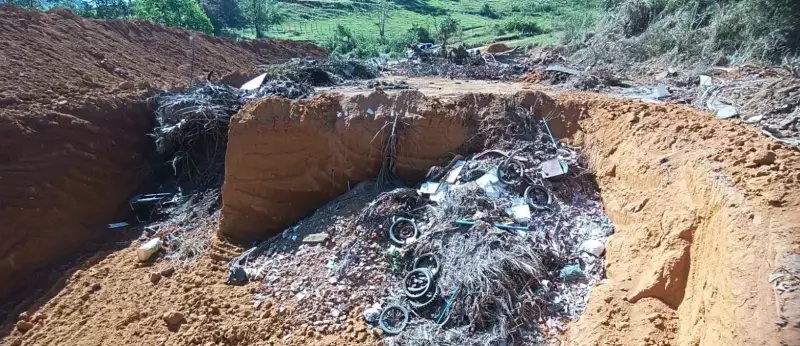 Município de MG é multado em R$ 500 mil por descarte irregular de lixo e risco de contaminação de rio