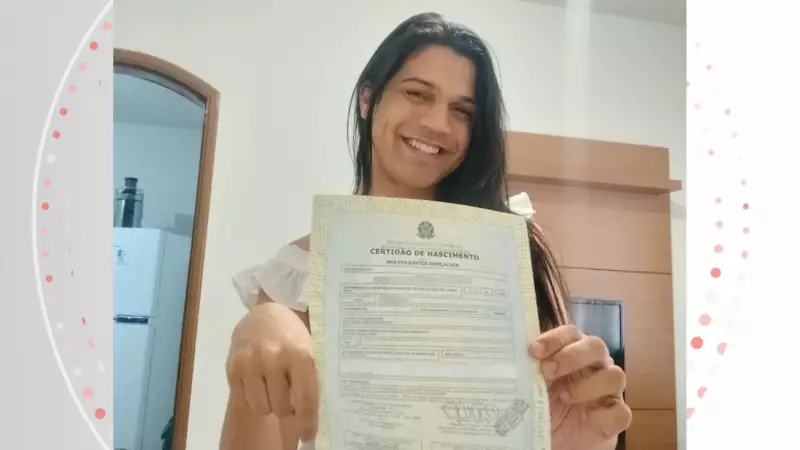 “Não nasci Eva, mas vou morrer Eva”: Jovem trans celebra mudança de nome e gênero nos documentos