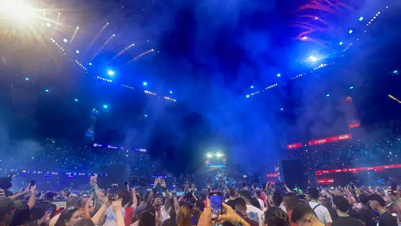 Nattan e Pablo agitam o Bumbódromo de Parintins com forró, arrocha e sofrencia