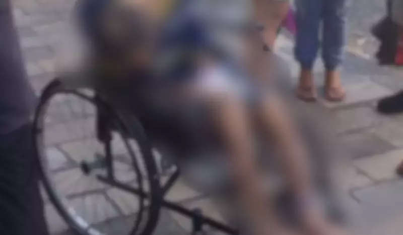 Neto é flagrado empurrando avó morta em cadeira de rodas para tentar empréstimo bancário