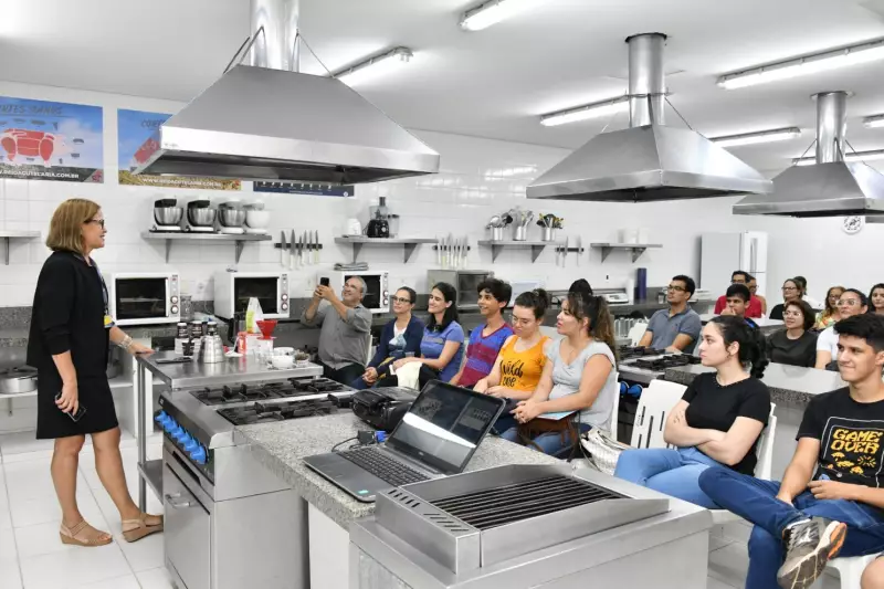 Networking na universidade: dicas essenciais para construir conexões que impulsionam sua carreira