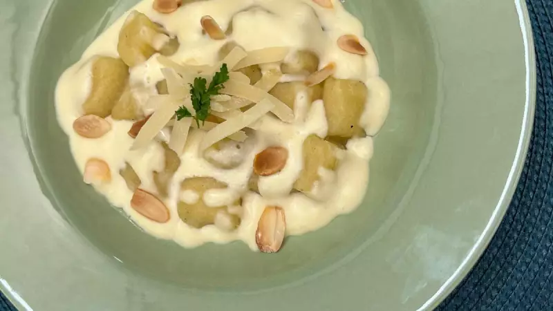 Nhoque Clássico Italiano com Toque Brasileiro: Receita Fácil e Cheia de Queijo