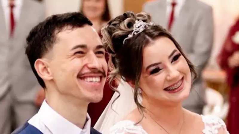 Noivo desmaia de emoção ao ver noiva no altar — vídeo viraliza nas redes!