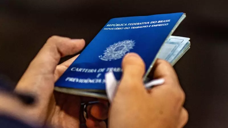 Nova regra para trabalho aos domingos e feriados é adiada para 2026 após pressão política