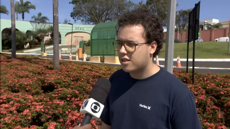 Onça-parda é avistada em quintal de condomínio em Uberlândia: 'Foi incrível', relata morador