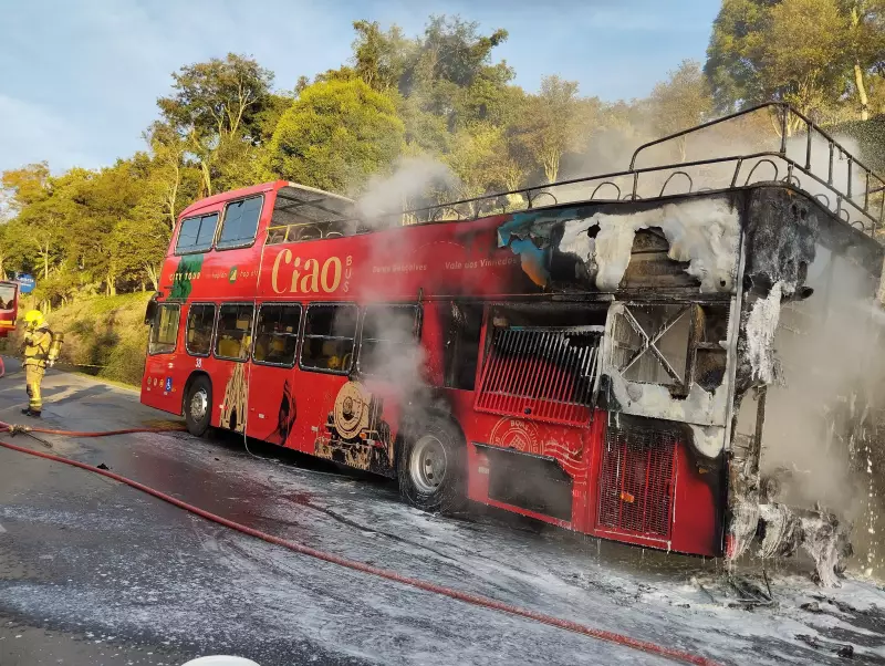 Ônibus de turismo pega fogo no Vale dos Vinhedos em Bento Gonçalves: veja detalhes